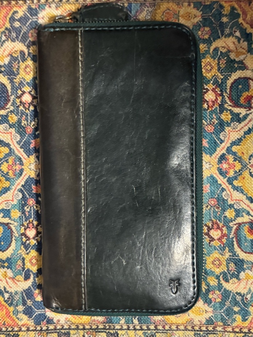 FRYE VINTAGE OVERSIZED LEATHER WALLET 
multi-colored